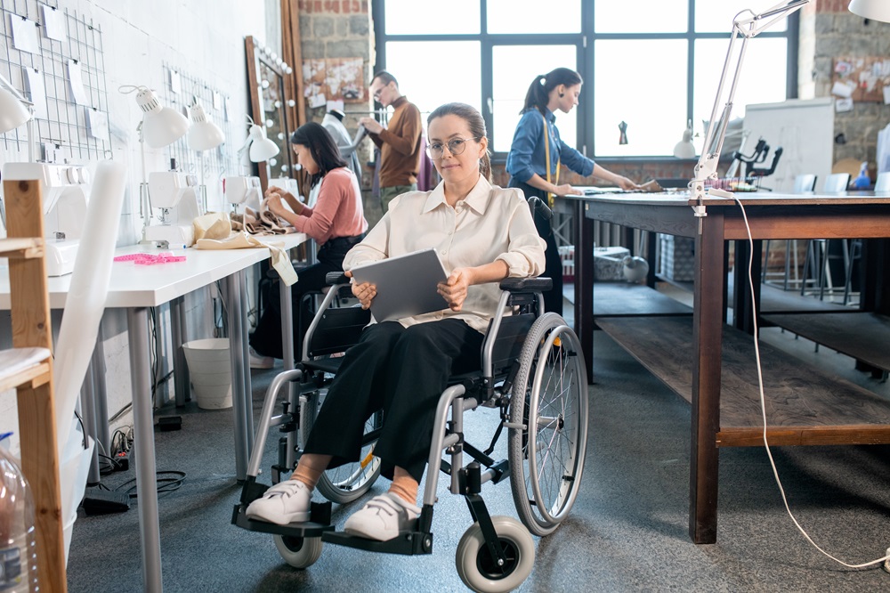 personne en fauteuil roulant